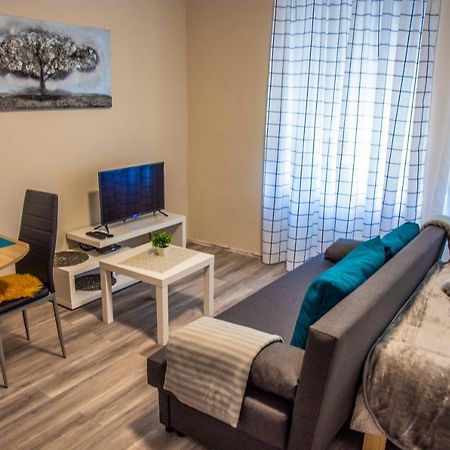 Apartment & Room Eni Загреб Экстерьер фото